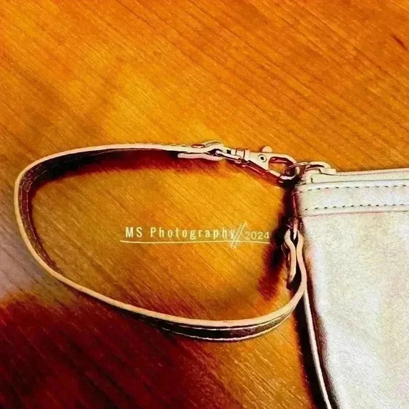 Fossil Metallic Gold Leather Wallet Wristlet - Picture 5 of 7